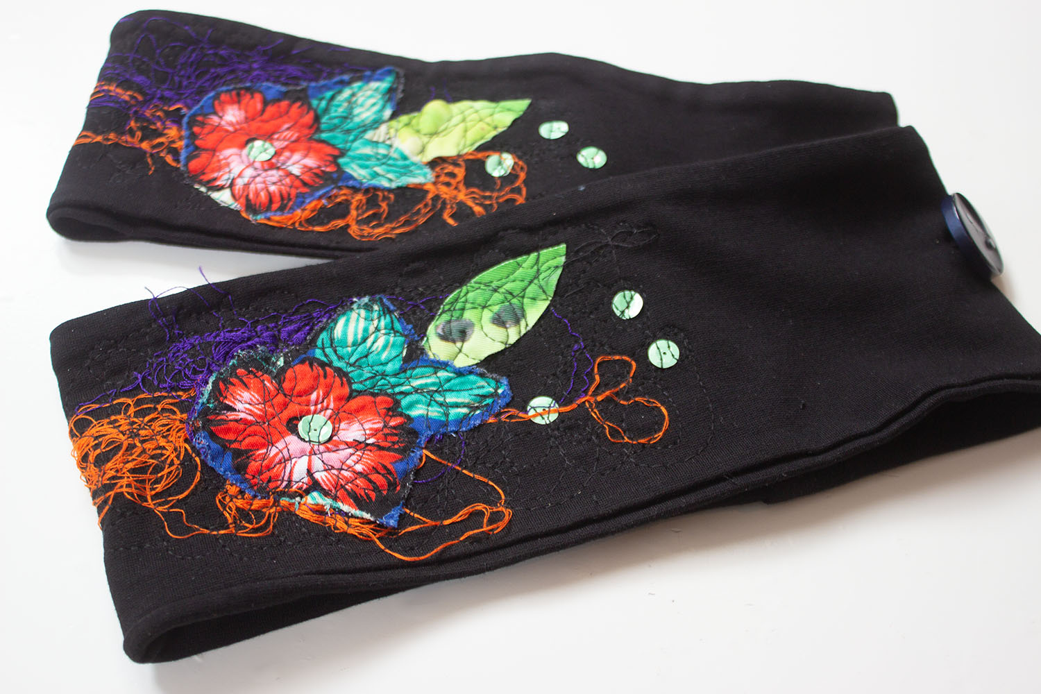 BLACK LEGGINGS WITH EMBROIDERED FLOWERS TURQUOISE-MAUVE-GREEN – ÉMILIE  DESMEULES:::BOUTIQUE